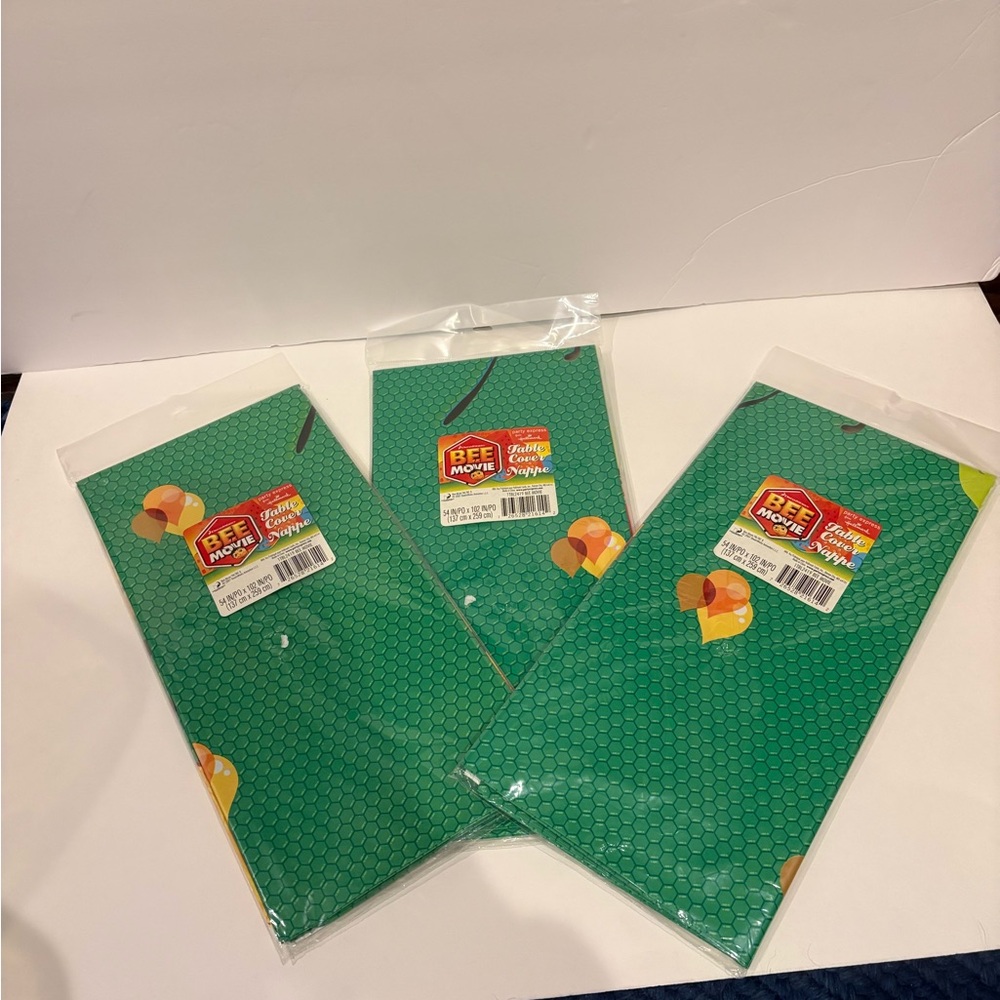 Brand New 2007 Dreamworks Bee Movie Party Table cloths